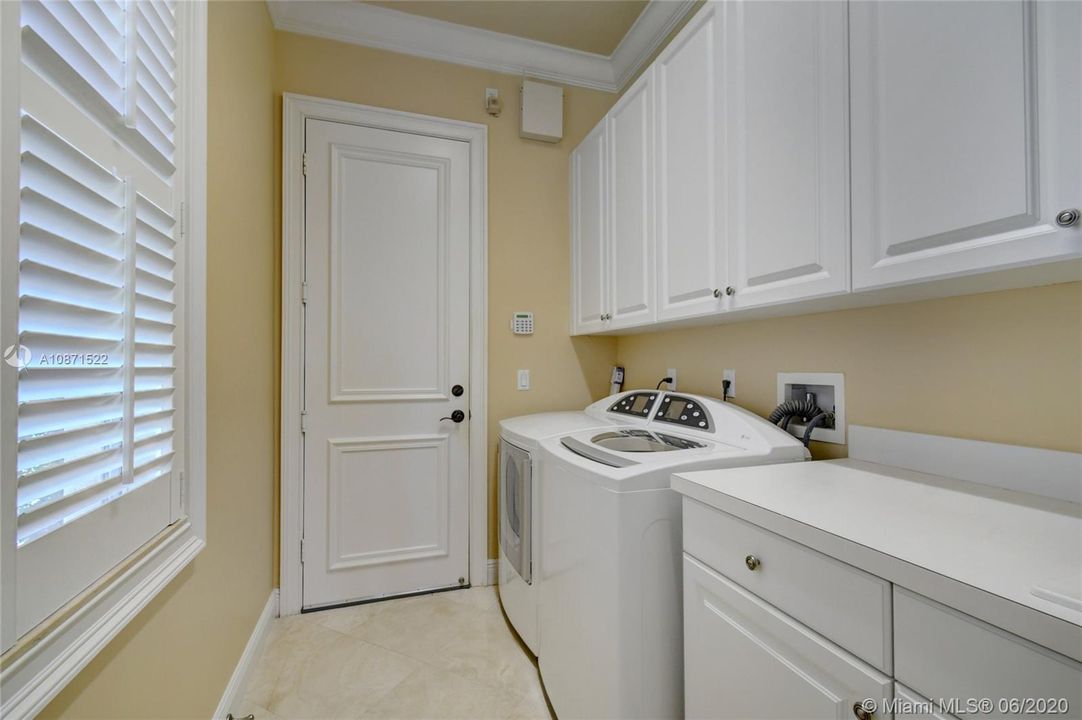 Recently Sold: $1,395,000 (4 beds, 3 baths, 4102 Square Feet)