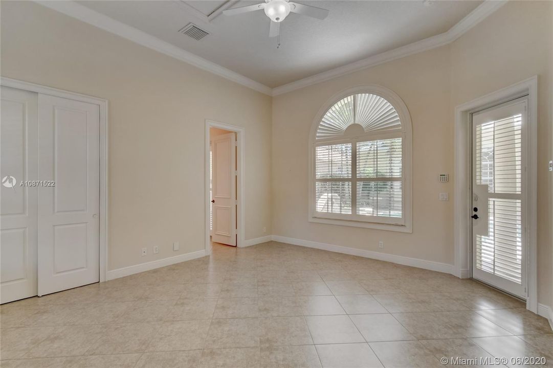 Recently Sold: $1,395,000 (4 beds, 3 baths, 4102 Square Feet)
