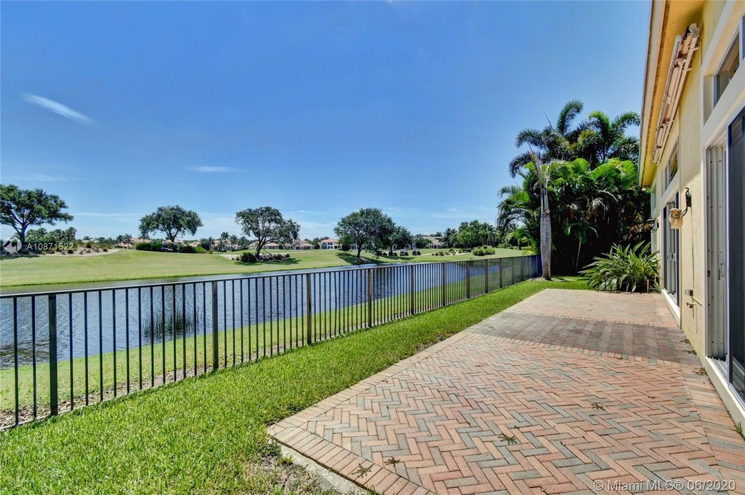 Recently Sold: $1,395,000 (4 beds, 3 baths, 4102 Square Feet)