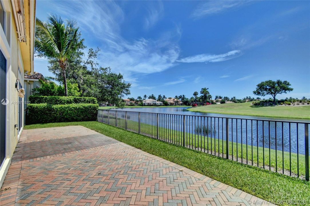 Recently Sold: $1,395,000 (4 beds, 3 baths, 4102 Square Feet)