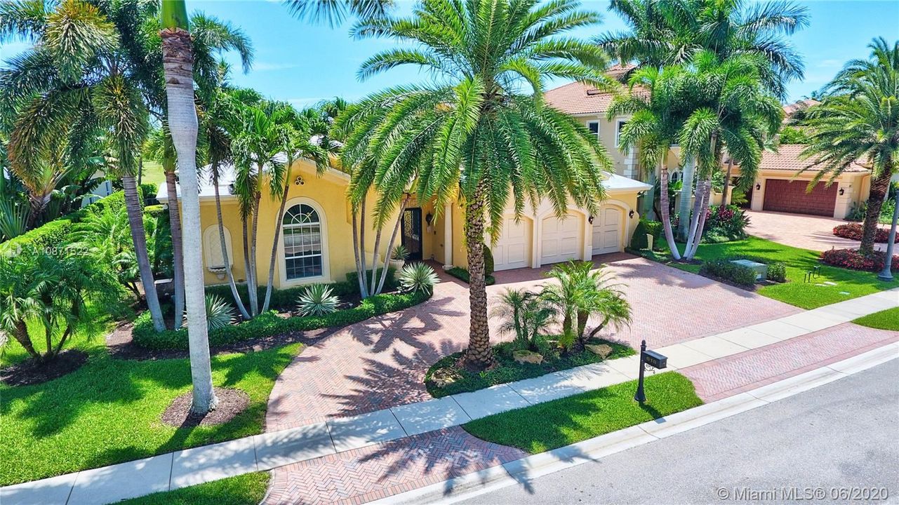 Recently Sold: $1,395,000 (4 beds, 3 baths, 4102 Square Feet)