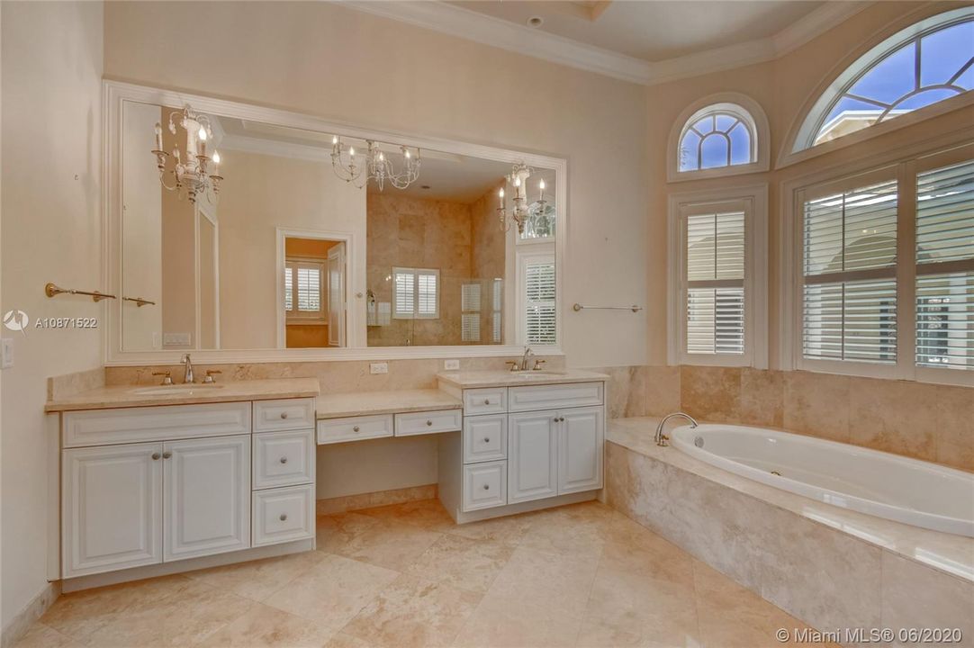 Recently Sold: $1,395,000 (4 beds, 3 baths, 4102 Square Feet)