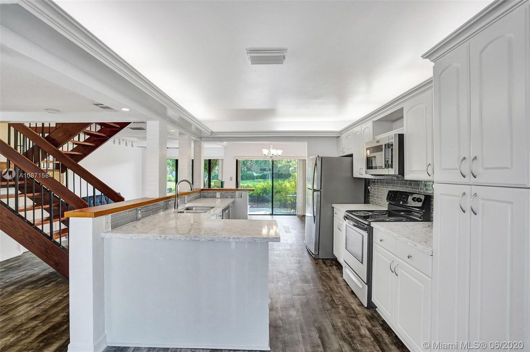 最近售出: $270,000 (3 贝兹, 2 浴室, 1670 平方英尺)