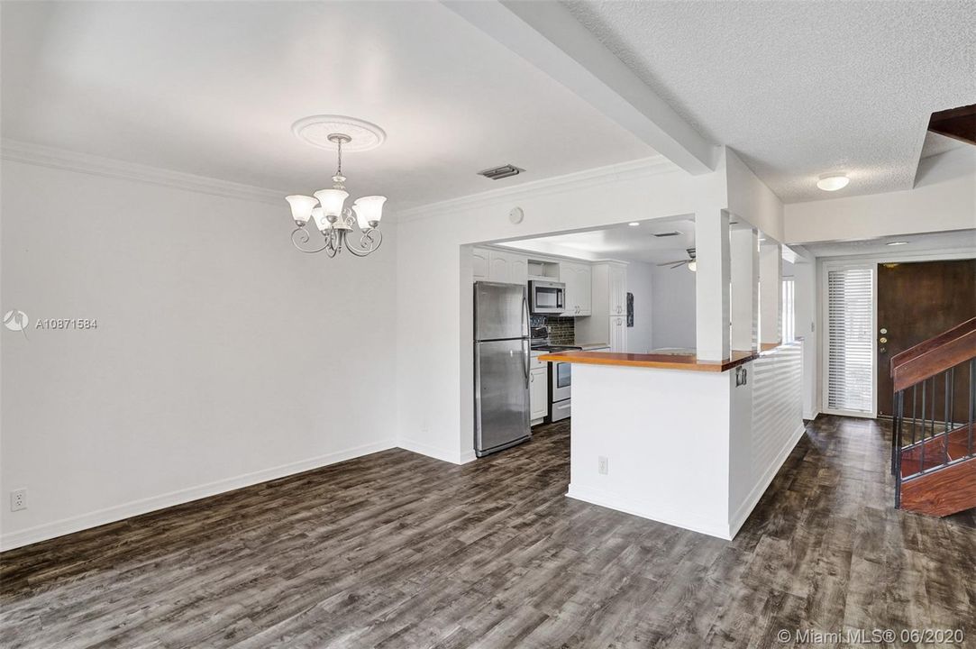 最近售出: $270,000 (3 贝兹, 2 浴室, 1670 平方英尺)