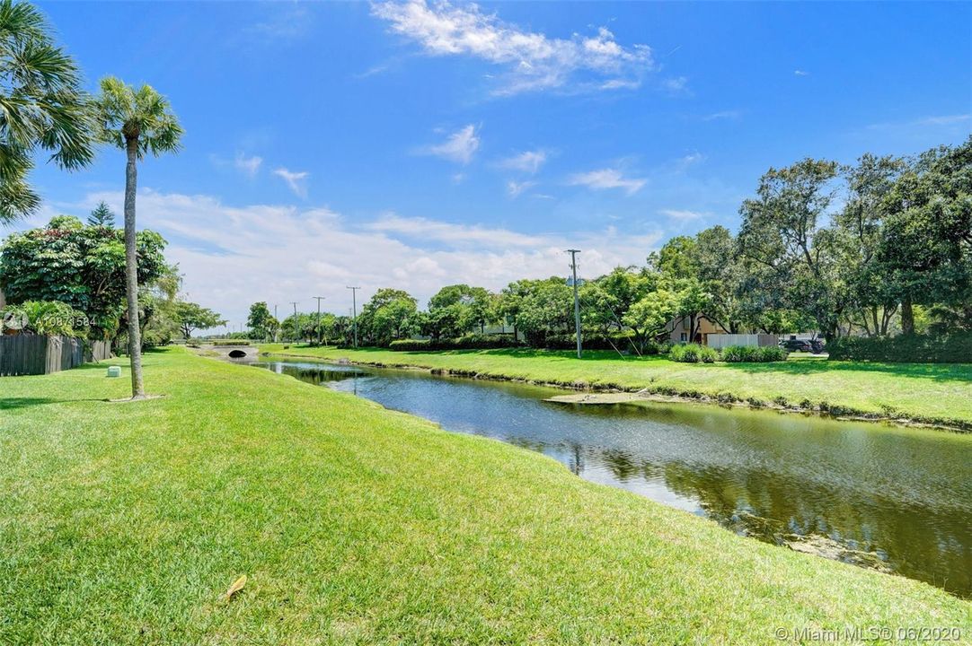 最近售出: $270,000 (3 贝兹, 2 浴室, 1670 平方英尺)