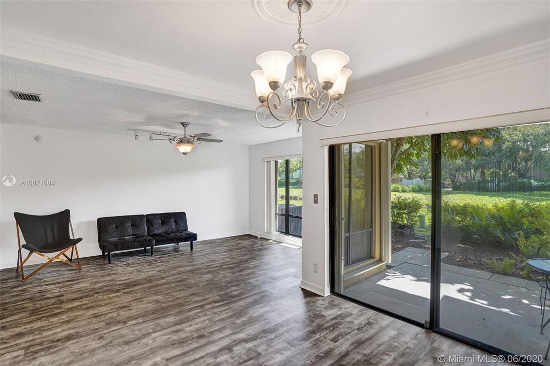 最近售出: $270,000 (3 贝兹, 2 浴室, 1670 平方英尺)