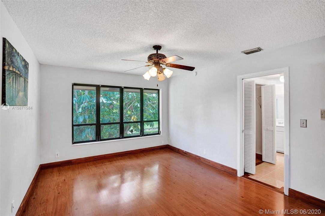 最近售出: $270,000 (3 贝兹, 2 浴室, 1670 平方英尺)