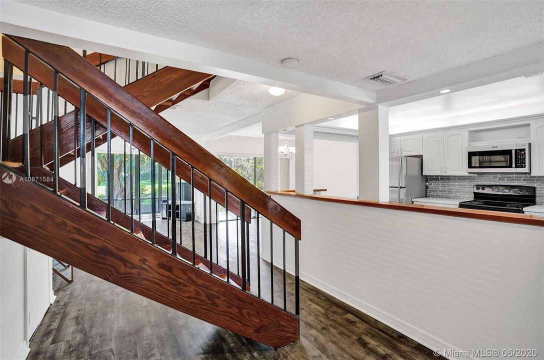 最近售出: $270,000 (3 贝兹, 2 浴室, 1670 平方英尺)