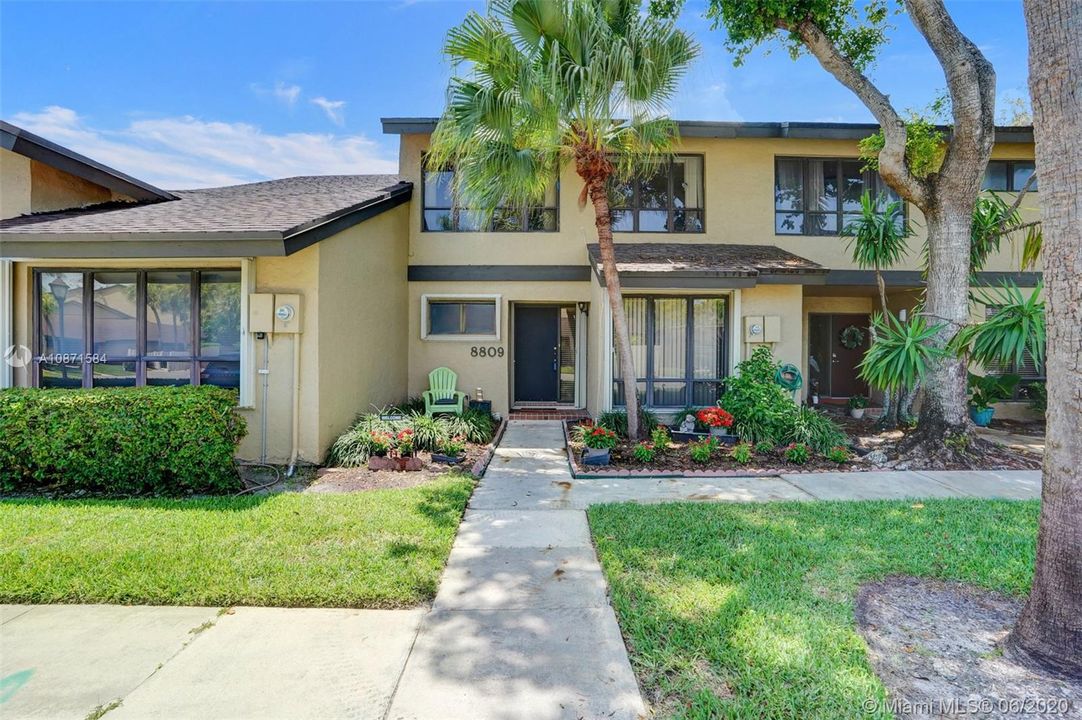 最近售出: $270,000 (3 贝兹, 2 浴室, 1670 平方英尺)