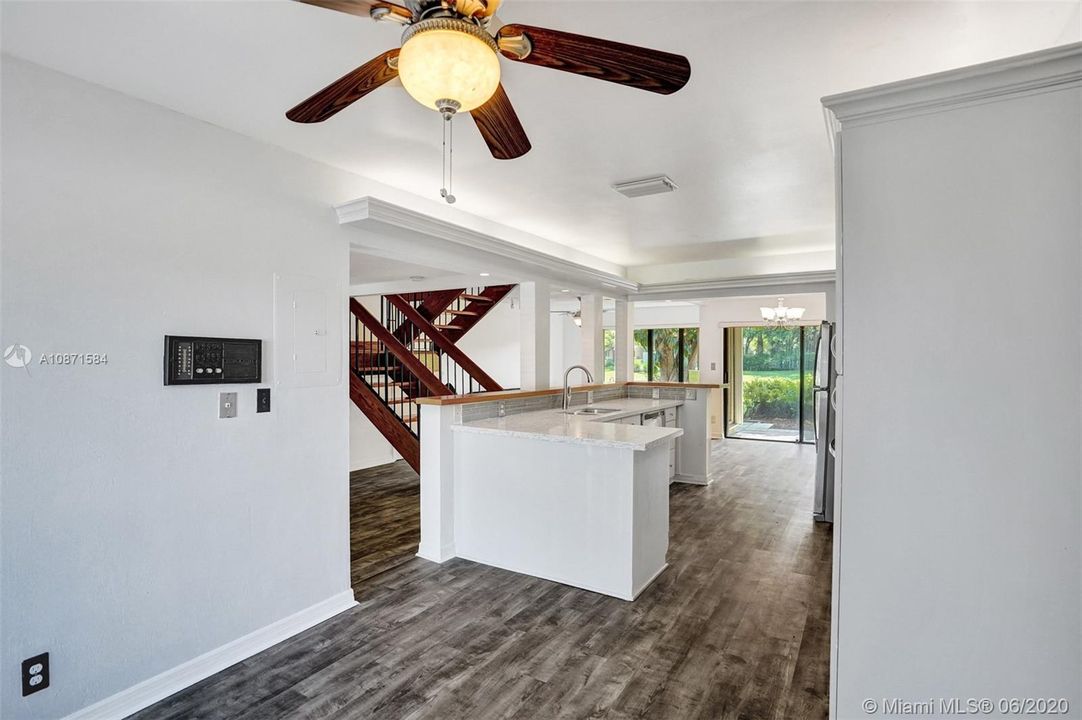 最近售出: $270,000 (3 贝兹, 2 浴室, 1670 平方英尺)