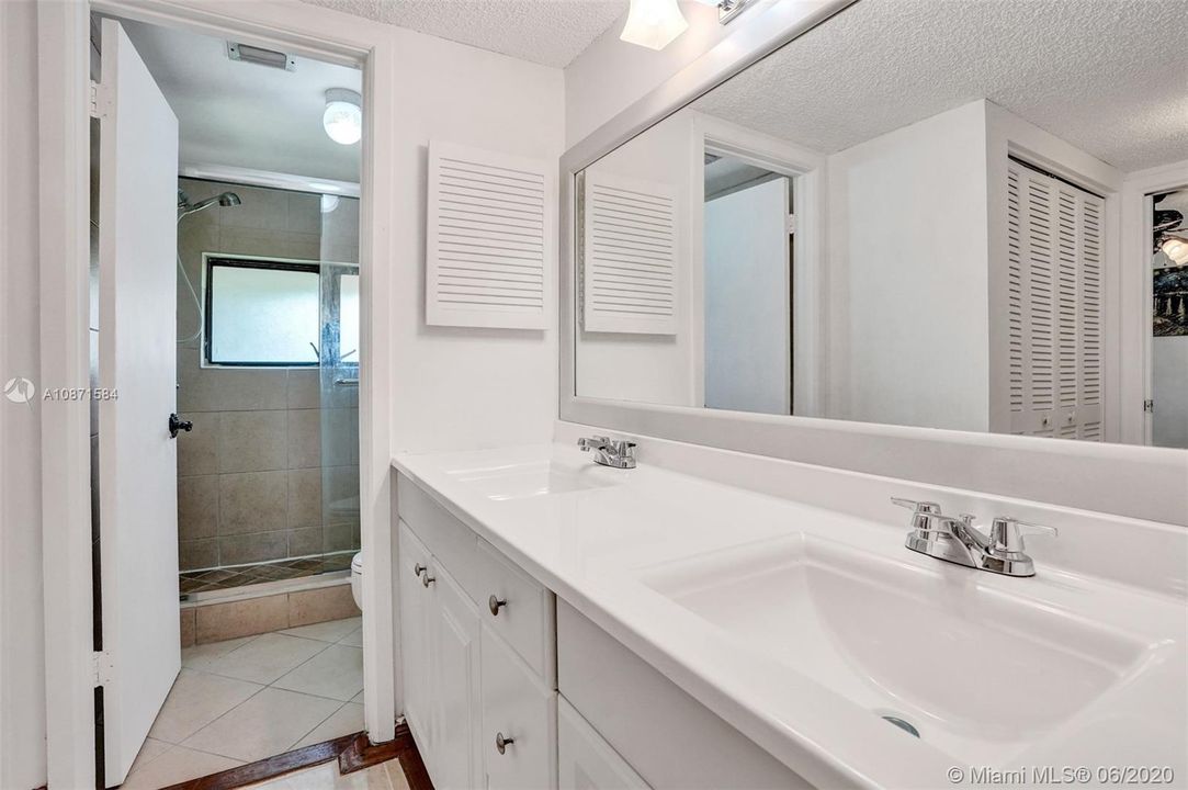 最近售出: $270,000 (3 贝兹, 2 浴室, 1670 平方英尺)