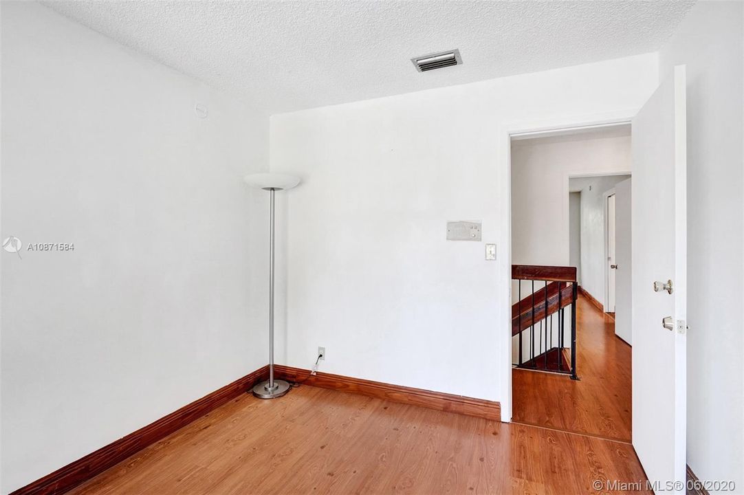 最近售出: $270,000 (3 贝兹, 2 浴室, 1670 平方英尺)