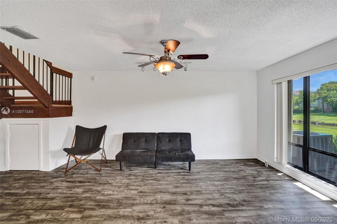 最近售出: $270,000 (3 贝兹, 2 浴室, 1670 平方英尺)