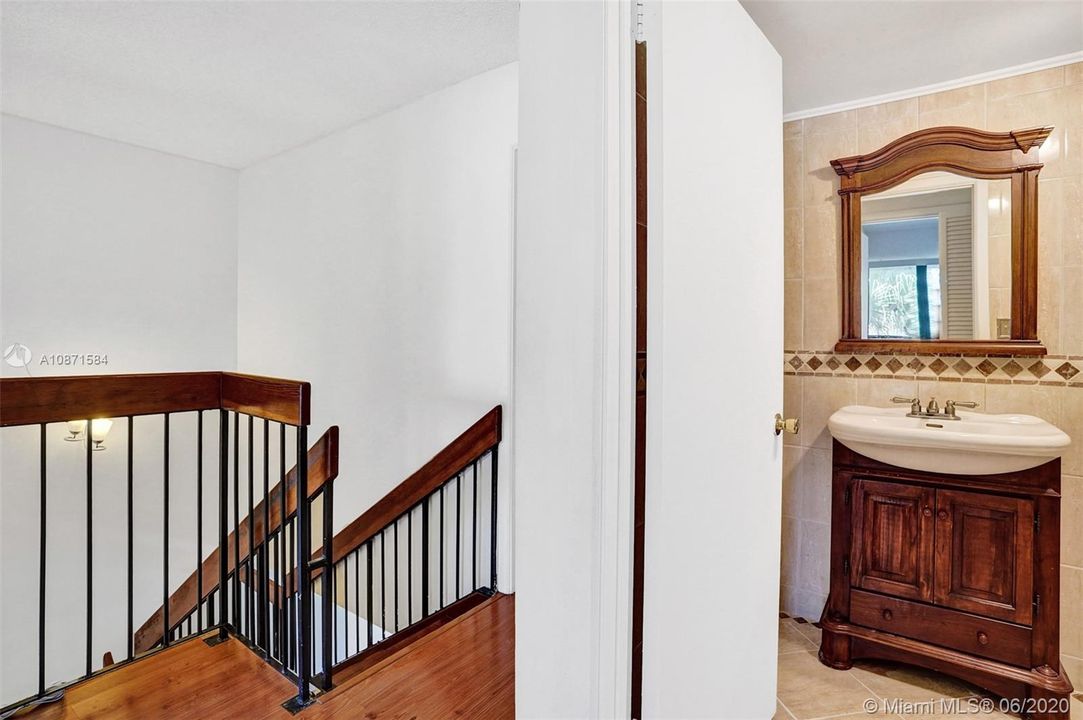 最近售出: $270,000 (3 贝兹, 2 浴室, 1670 平方英尺)