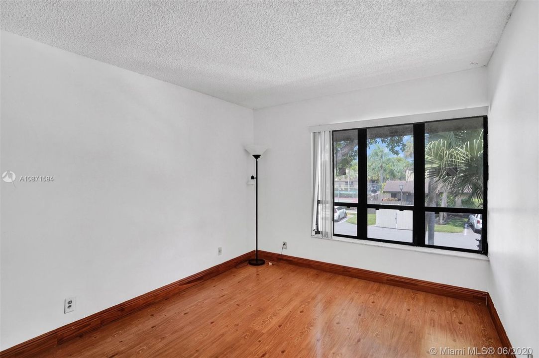 最近售出: $270,000 (3 贝兹, 2 浴室, 1670 平方英尺)