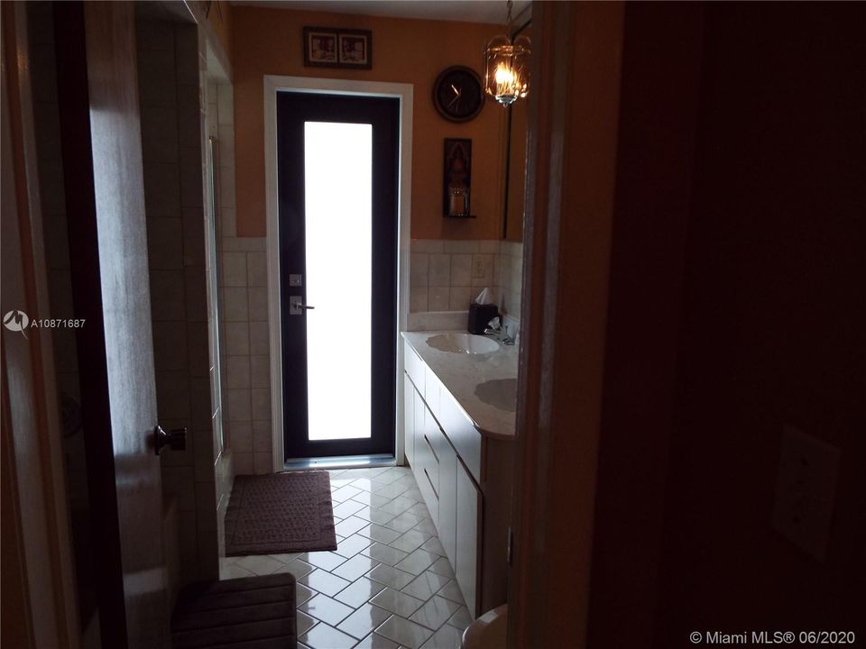 Недавно продано: $679,000 (3 спален, 2 ванн, 2519 Квадратных фут)
