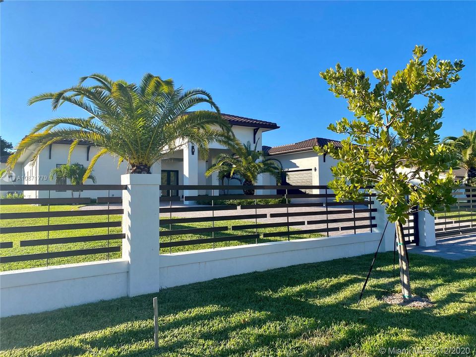 Vendido Recientemente: $2,099,000 (5 camas, 6 baños, 3919 Pies cuadrados)