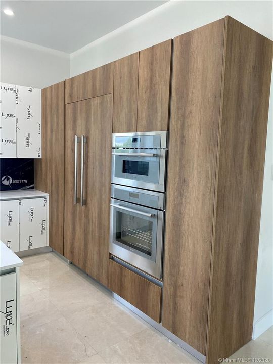 Vendido Recientemente: $2,099,000 (5 camas, 6 baños, 3919 Pies cuadrados)