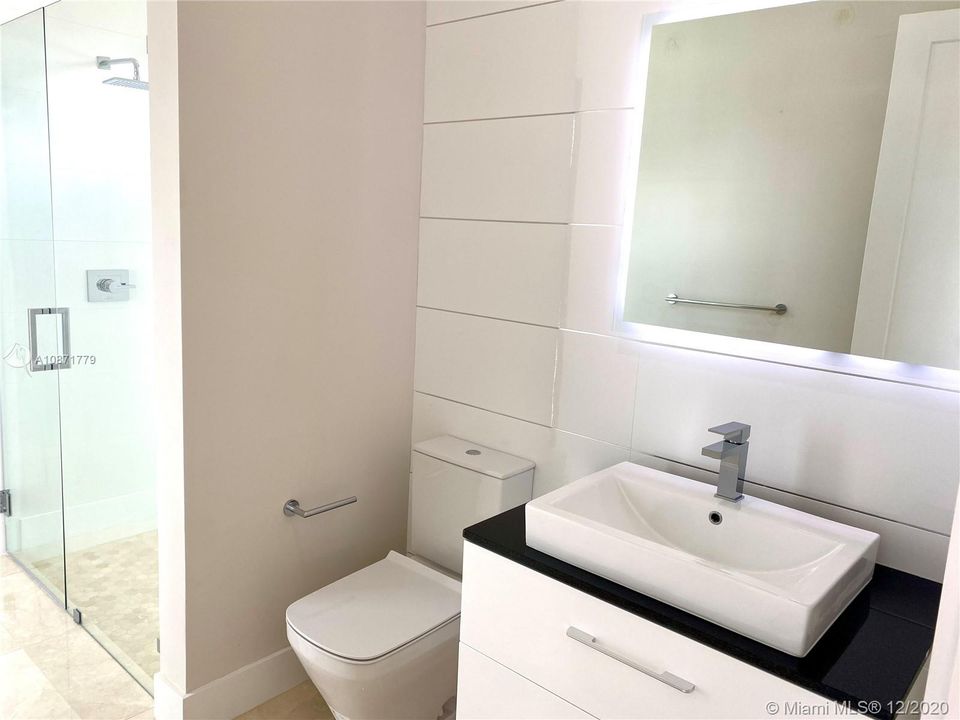 Vendido Recientemente: $2,099,000 (5 camas, 6 baños, 3919 Pies cuadrados)