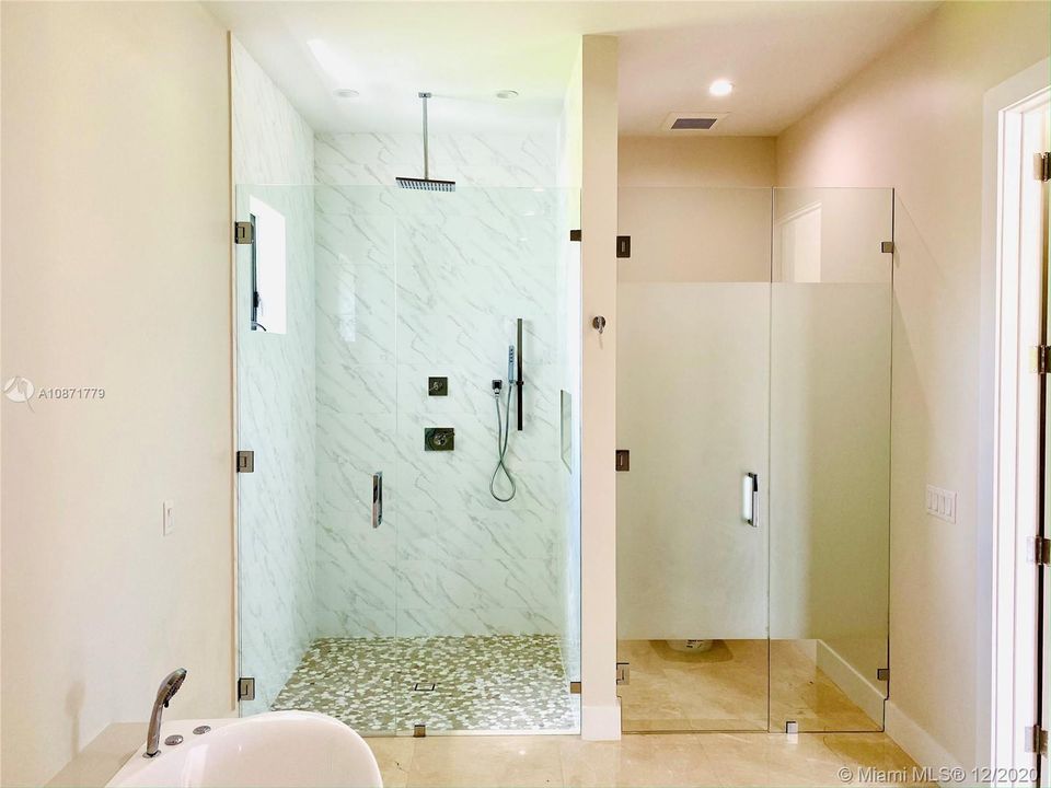 Vendido Recientemente: $2,099,000 (5 camas, 6 baños, 3919 Pies cuadrados)