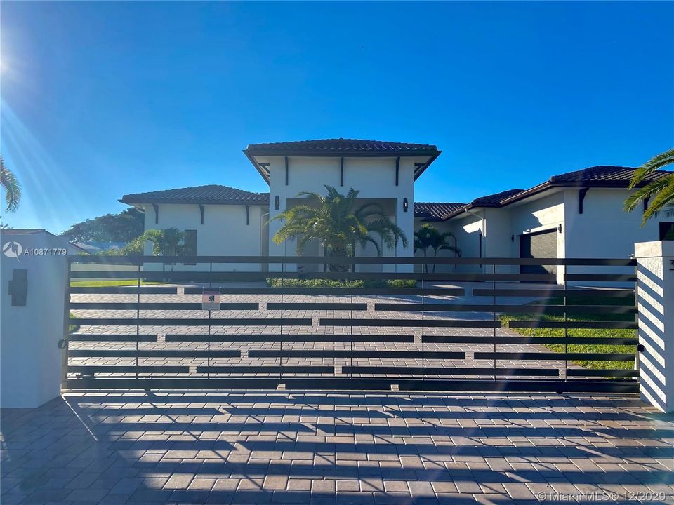 Vendido Recientemente: $2,099,000 (5 camas, 6 baños, 3919 Pies cuadrados)