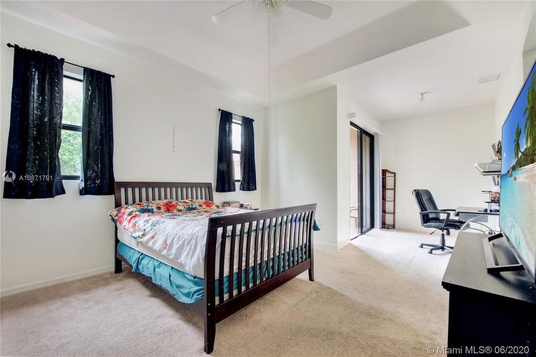 Vendido Recientemente: $239,999 (3 camas, 2 baños, 1907 Pies cuadrados)