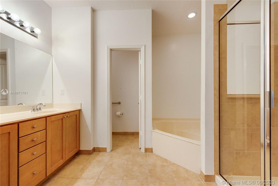 Vendido Recientemente: $239,999 (3 camas, 2 baños, 1907 Pies cuadrados)