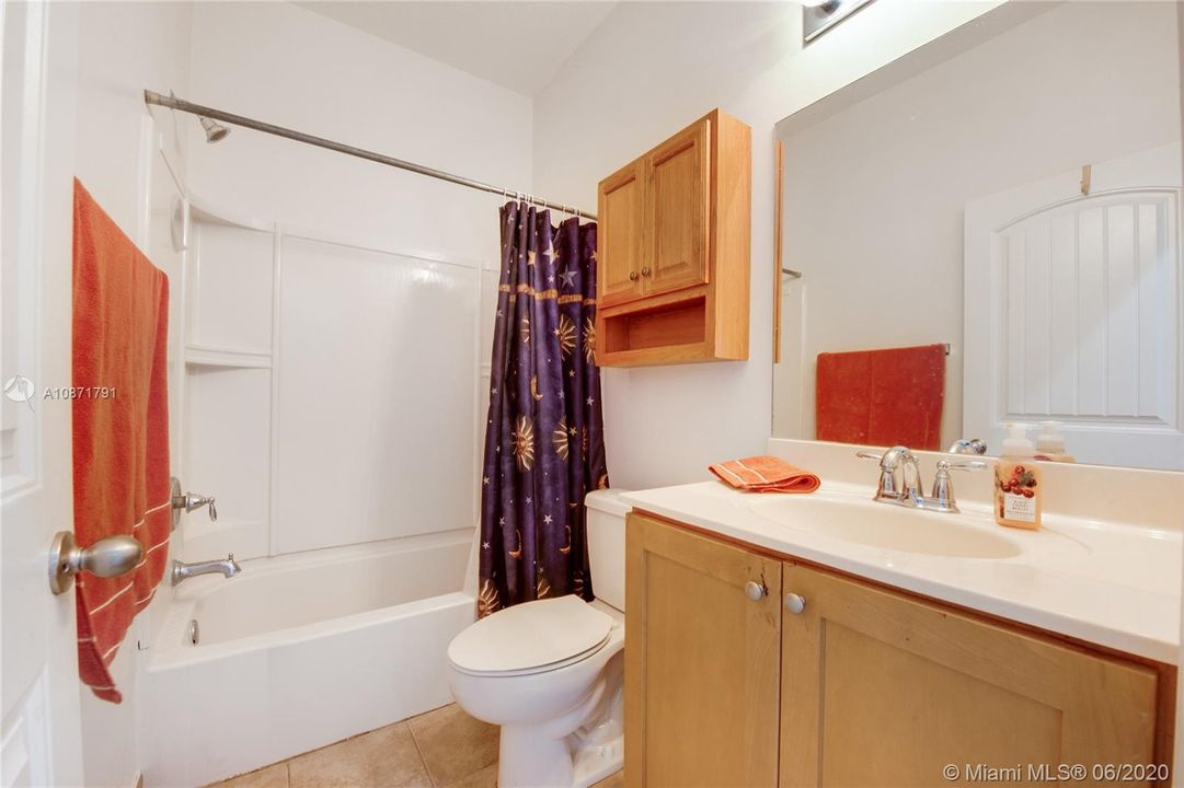 Vendido Recientemente: $239,999 (3 camas, 2 baños, 1907 Pies cuadrados)