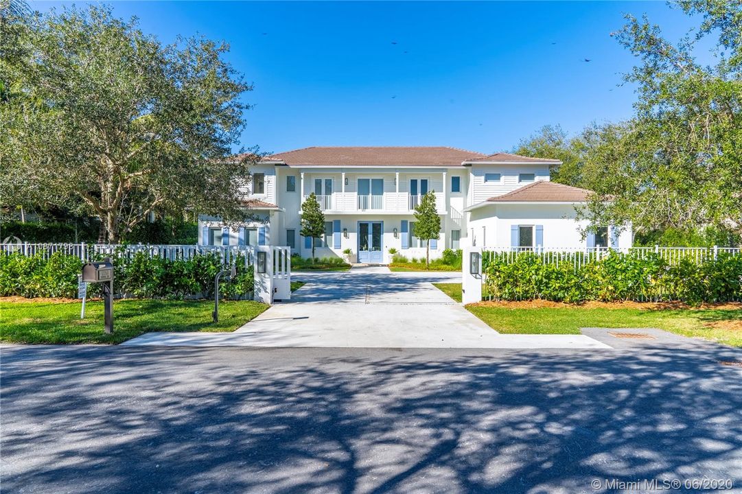 Recently Sold: $3,895,000 (6 beds, 7 baths, 6048 Square Feet)