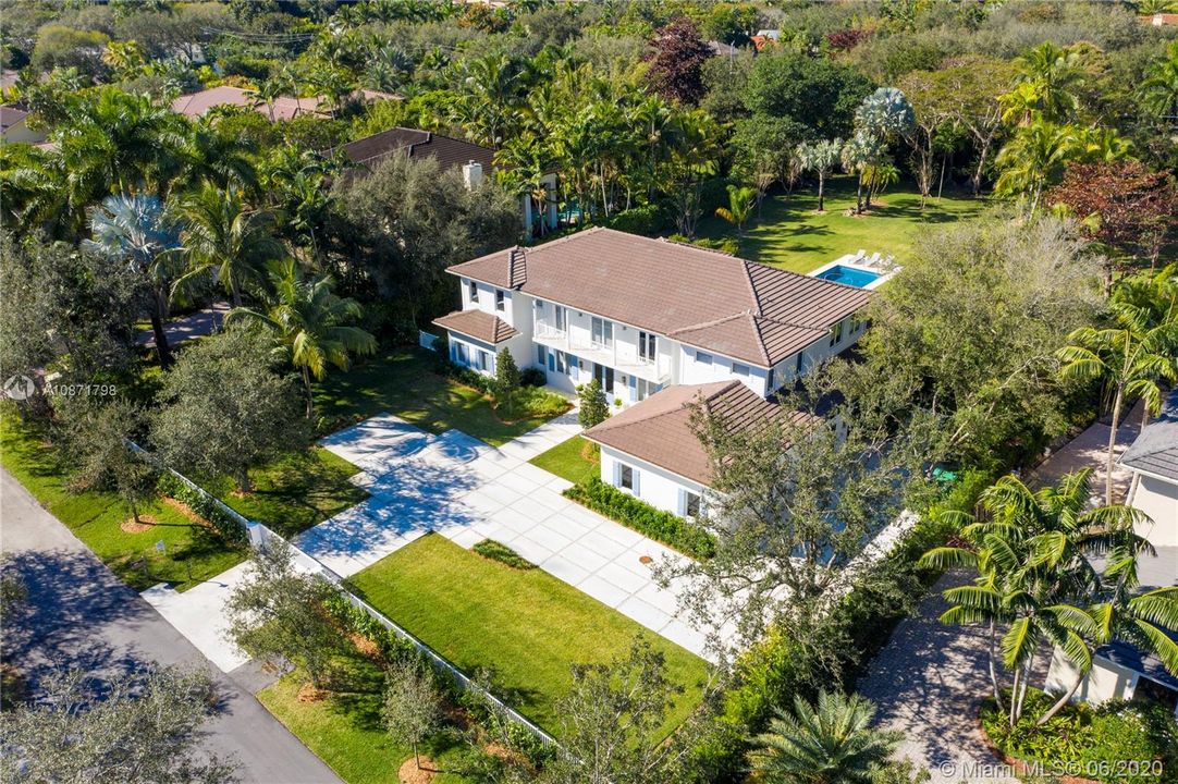 Recently Sold: $3,895,000 (6 beds, 7 baths, 6048 Square Feet)
