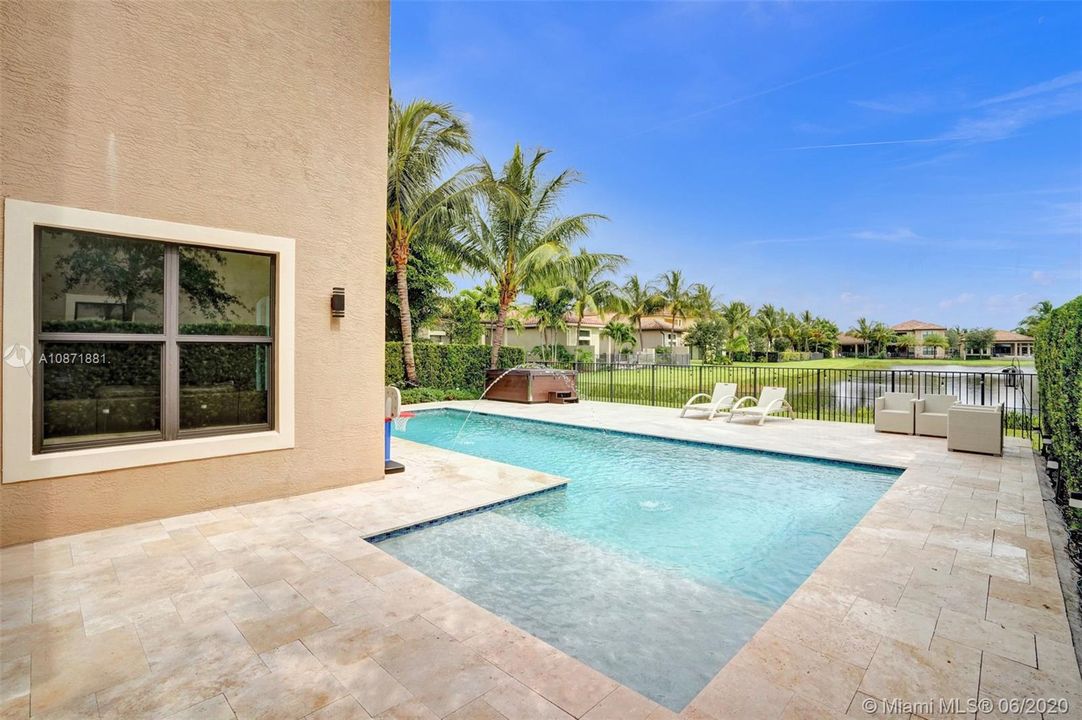 Vendido Recientemente: $929,000 (4 camas, 4 baños, 3537 Pies cuadrados)