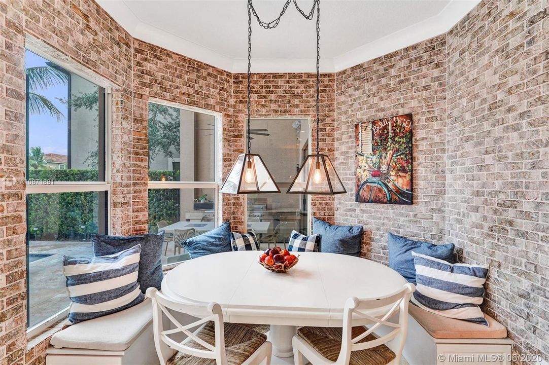 Vendido Recientemente: $929,000 (4 camas, 4 baños, 3537 Pies cuadrados)