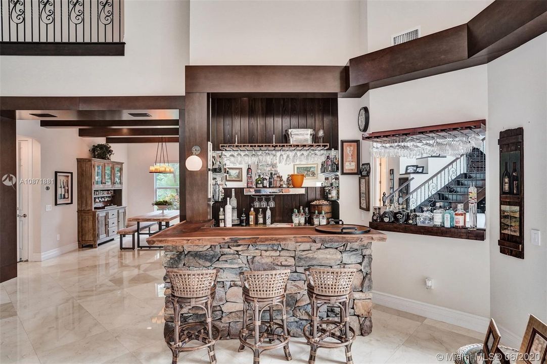 Vendido Recientemente: $929,000 (4 camas, 4 baños, 3537 Pies cuadrados)