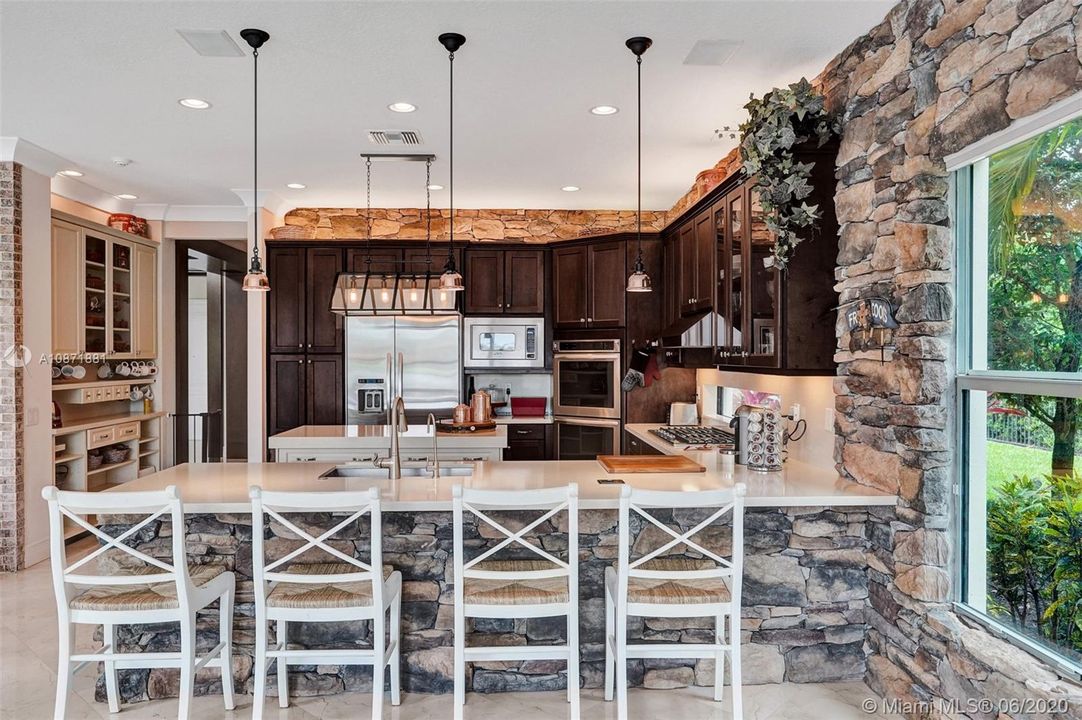Vendido Recientemente: $929,000 (4 camas, 4 baños, 3537 Pies cuadrados)