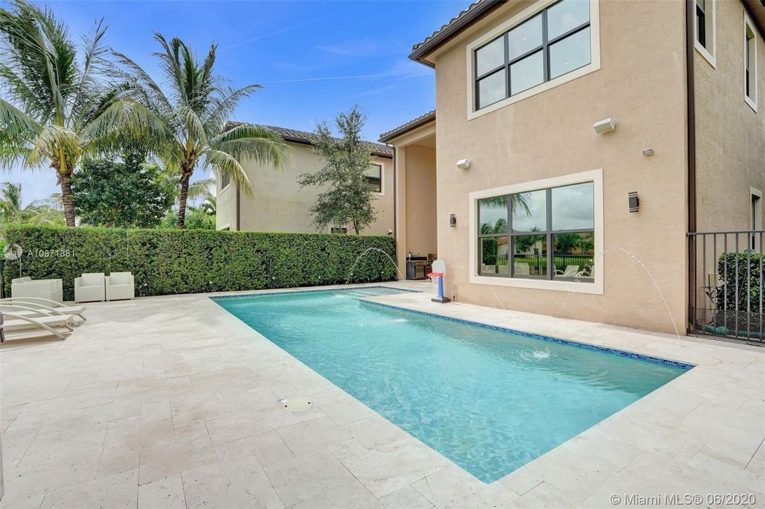 Vendido Recientemente: $929,000 (4 camas, 4 baños, 3537 Pies cuadrados)