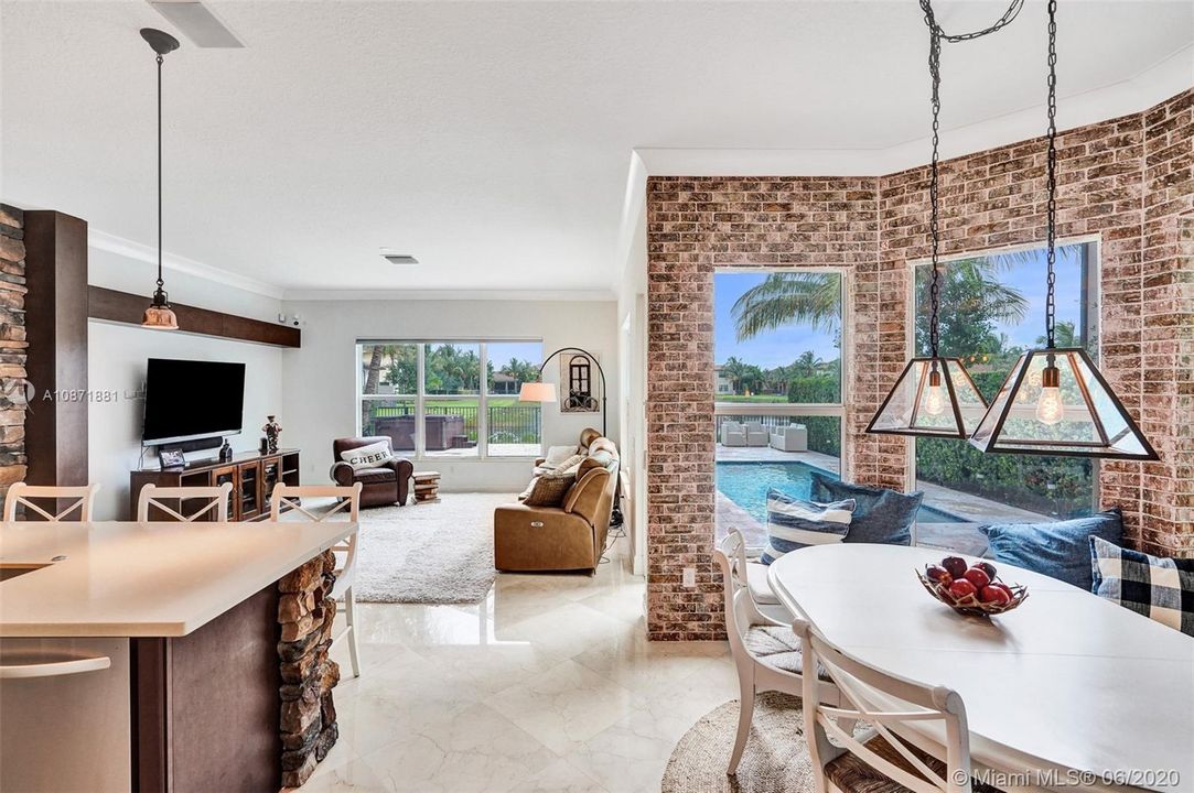 Vendido Recientemente: $929,000 (4 camas, 4 baños, 3537 Pies cuadrados)