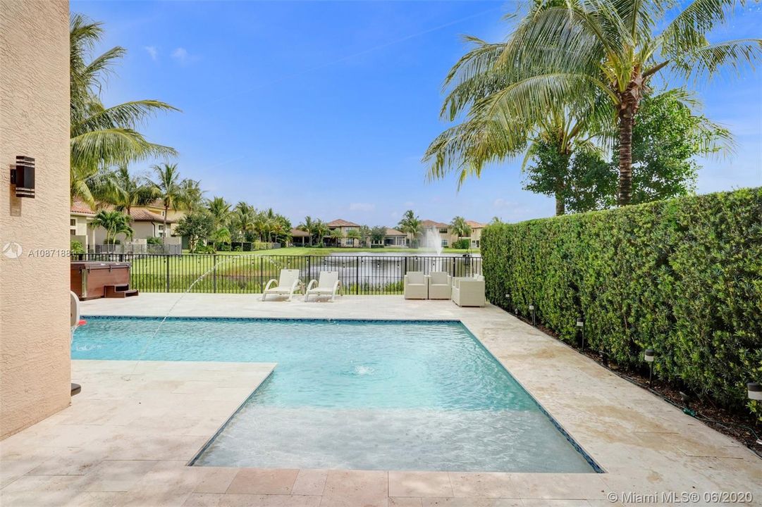 Vendido Recientemente: $929,000 (4 camas, 4 baños, 3537 Pies cuadrados)