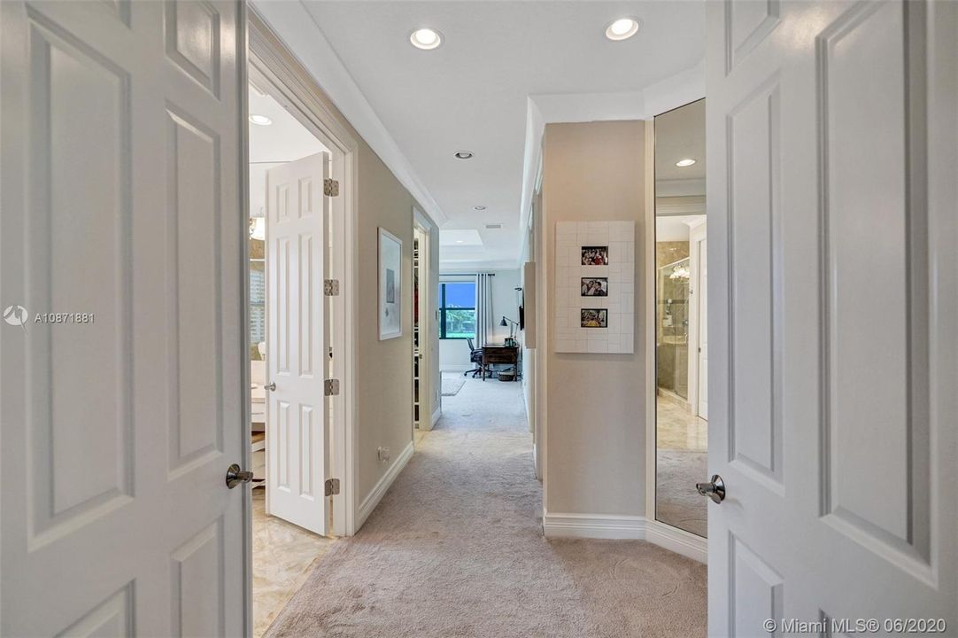 Vendido Recientemente: $929,000 (4 camas, 4 baños, 3537 Pies cuadrados)