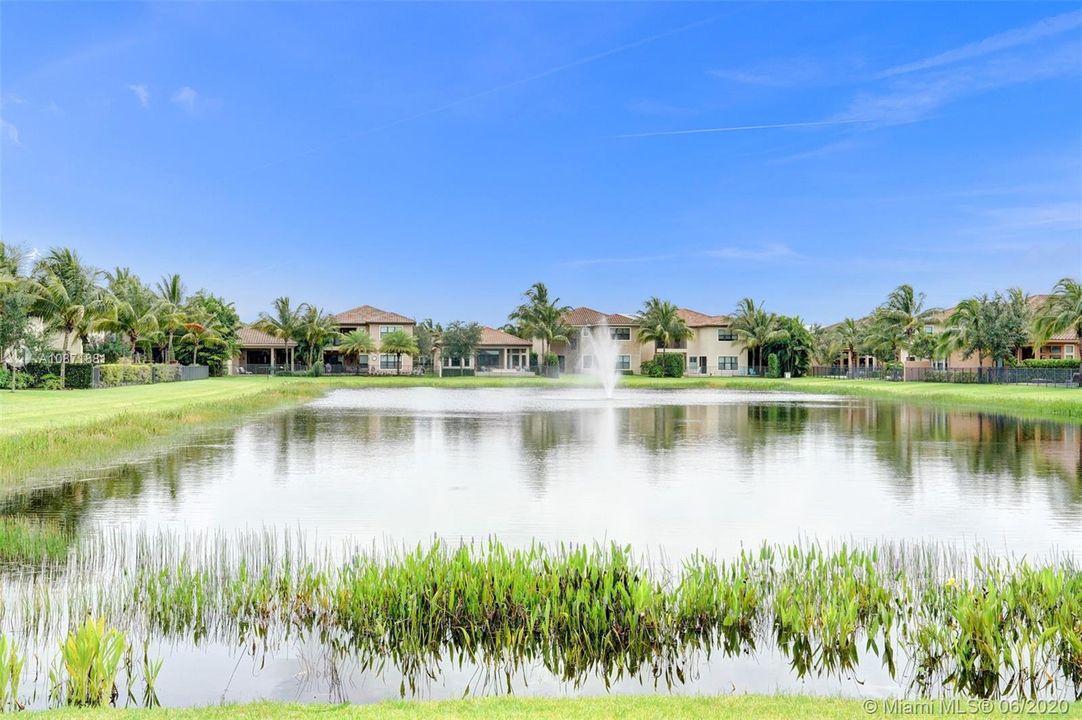 Vendido Recientemente: $929,000 (4 camas, 4 baños, 3537 Pies cuadrados)