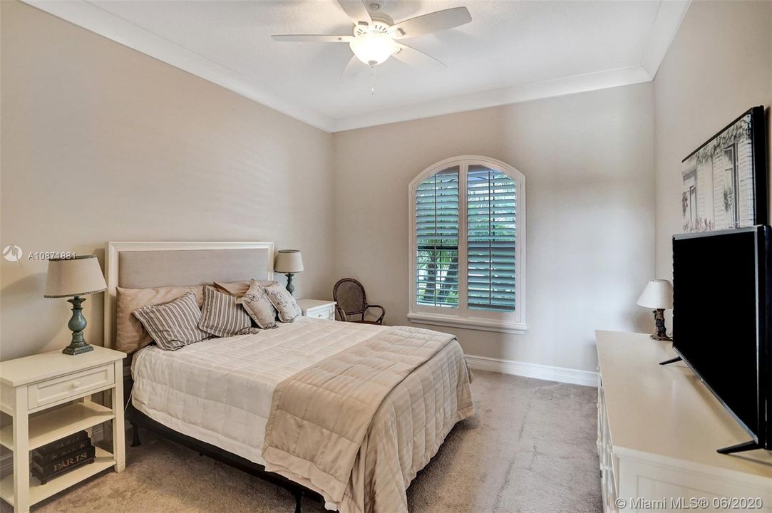 Vendido Recientemente: $929,000 (4 camas, 4 baños, 3537 Pies cuadrados)