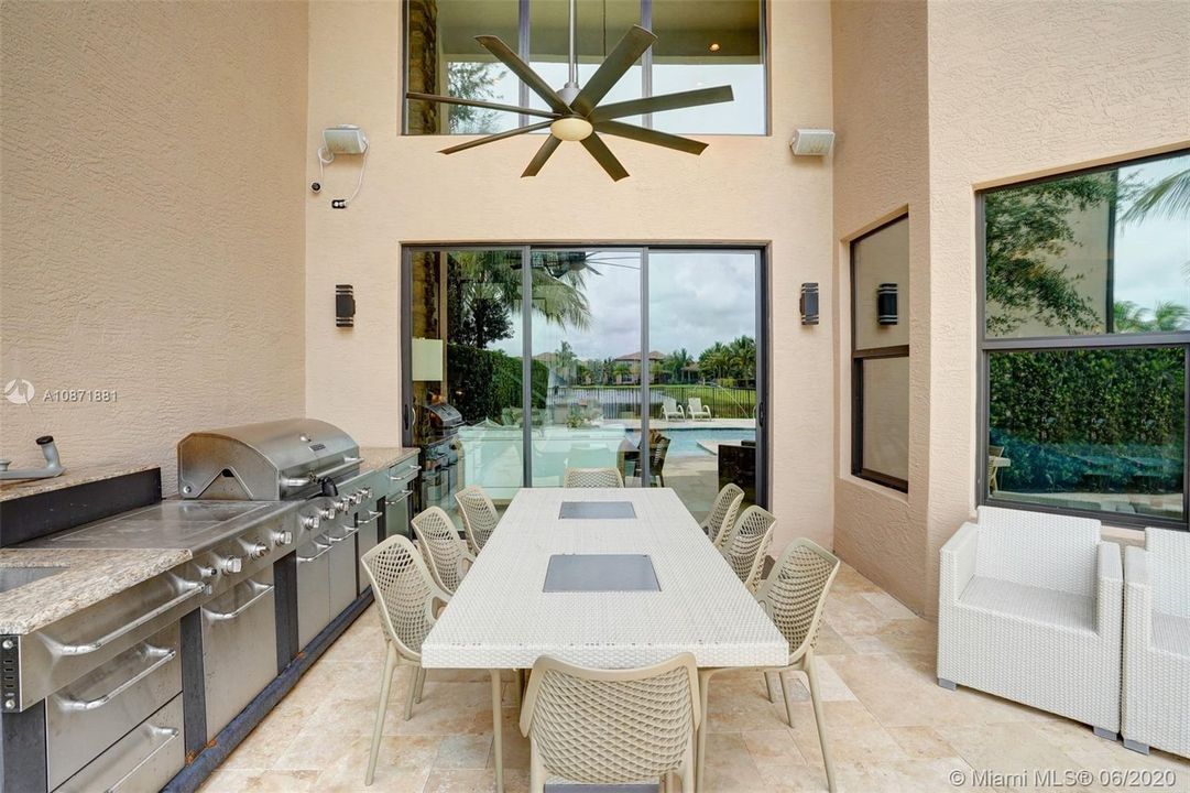 Vendido Recientemente: $929,000 (4 camas, 4 baños, 3537 Pies cuadrados)