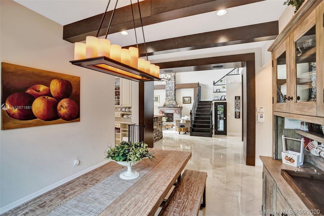Vendido Recientemente: $929,000 (4 camas, 4 baños, 3537 Pies cuadrados)