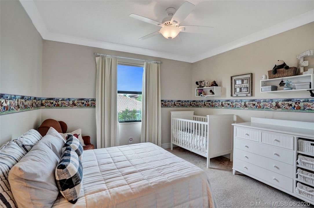 Vendido Recientemente: $929,000 (4 camas, 4 baños, 3537 Pies cuadrados)