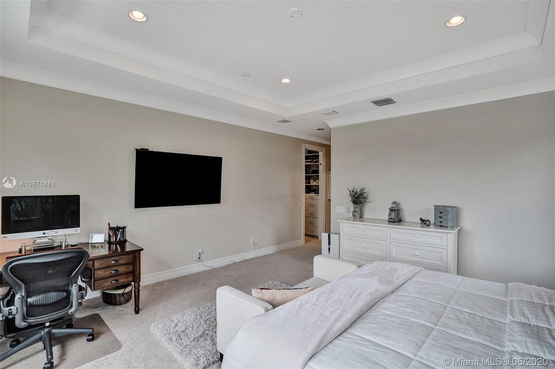 Vendido Recientemente: $929,000 (4 camas, 4 baños, 3537 Pies cuadrados)
