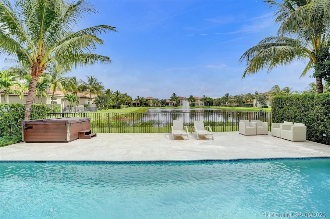 Vendido Recientemente: $929,000 (4 camas, 4 baños, 3537 Pies cuadrados)