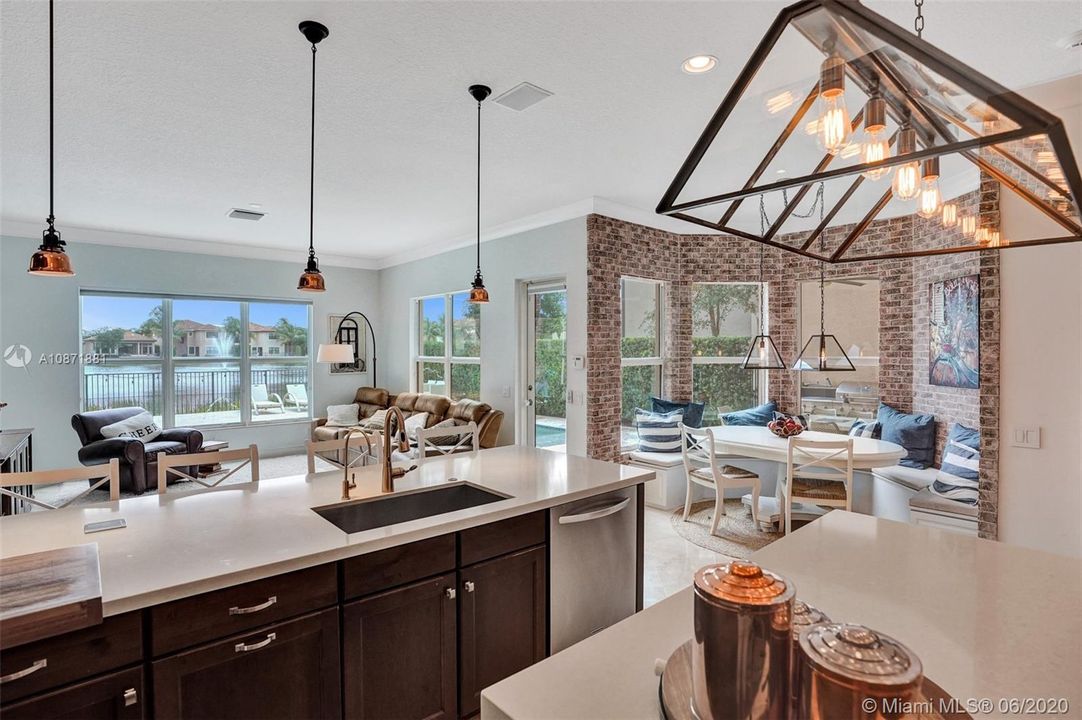 Vendido Recientemente: $929,000 (4 camas, 4 baños, 3537 Pies cuadrados)