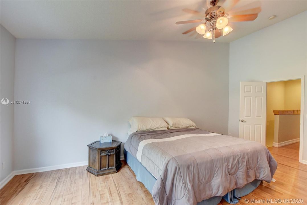 Recently Sold: $270,000 (3 beds, 2 baths, 1570 Square Feet)
