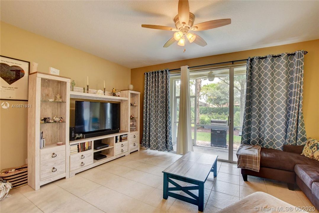 Recently Sold: $270,000 (3 beds, 2 baths, 1570 Square Feet)