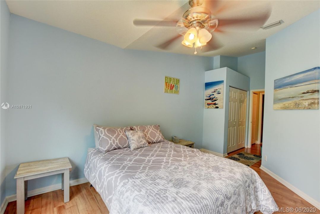Recently Sold: $270,000 (3 beds, 2 baths, 1570 Square Feet)