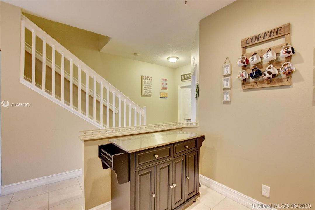 Recently Sold: $270,000 (3 beds, 2 baths, 1570 Square Feet)